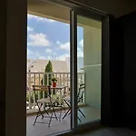 St Paul's Distant Seaviews Apartment