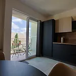 Apartment St Paul's Distant Seaviews *