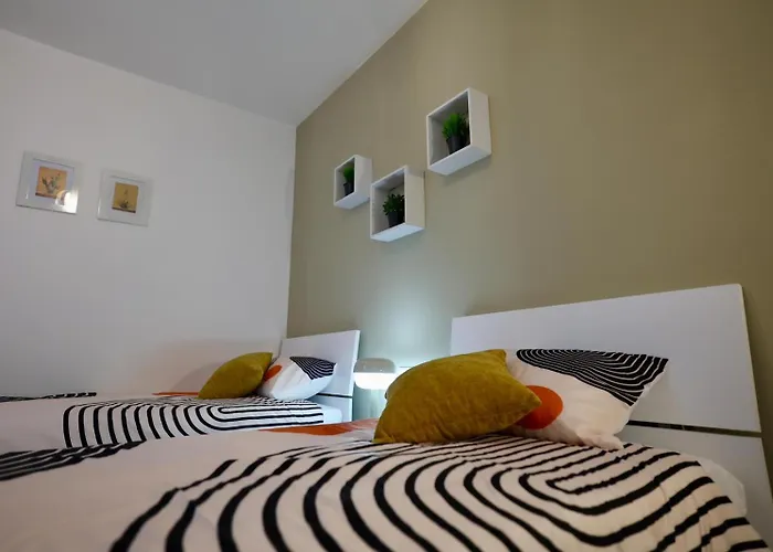 St Paul's Distant Seaviews Lejlighed