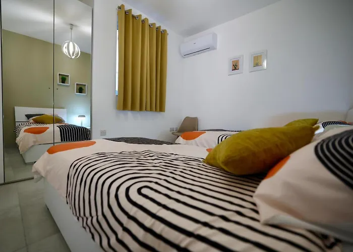 St Paul's Distant Seaviews