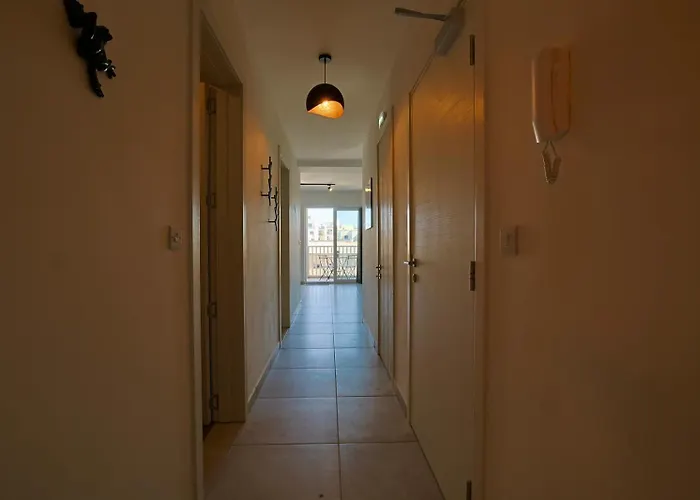 St Paul's Distant Seaviews Lejlighed