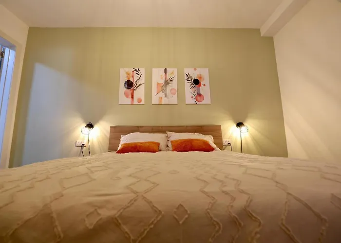 Lejlighed St Paul's Distant Seaviews *