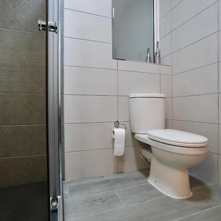 St Paul's Distant Seaviews Apartment